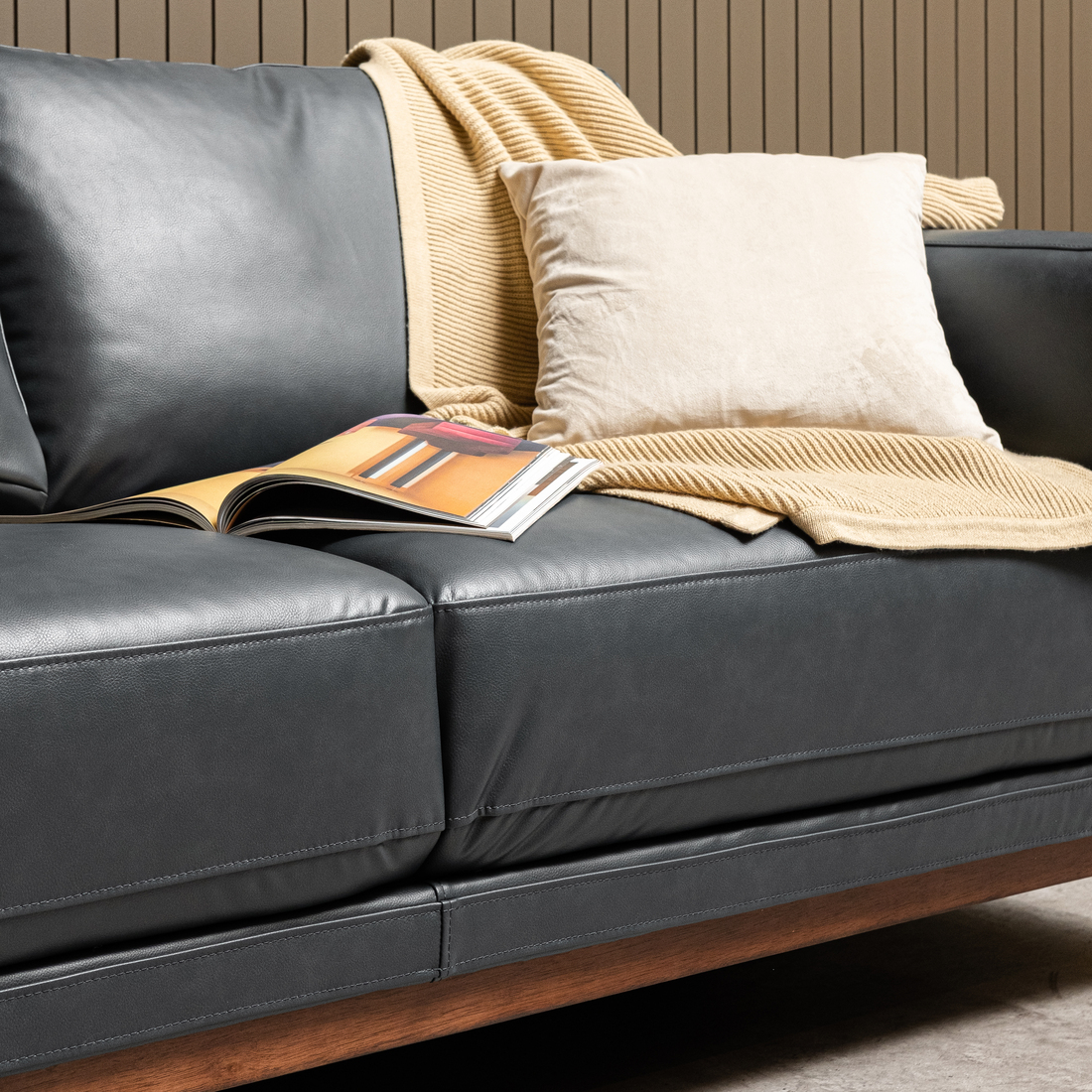 5 Tips Memilih Sofa Kulit Asli Untuk Interior Rumah Klasik